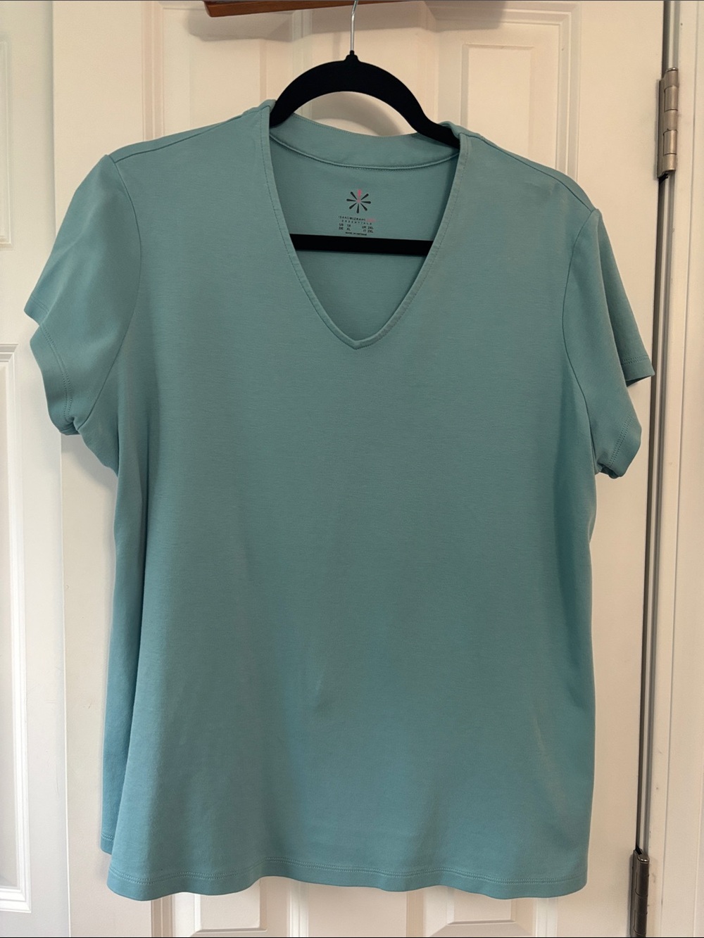 Isaac Mizrahi Short Sleeve V-Neck Tee in Light Teal